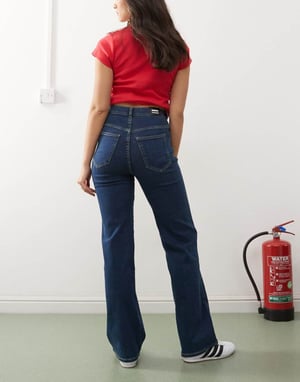 Dr Denim Lexy Bootcut midja smal passform bootcut jeans i vale mörk använd blå tvätt