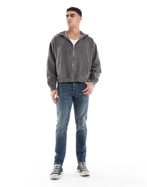 ASOS DESIGN smala jeans i medelblå tvätt