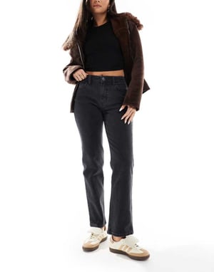 Hollister high rise straight leg jean in washed black