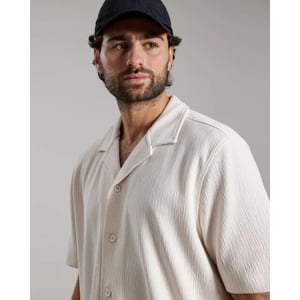 Aeden Vinci shirt off