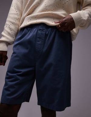 Topman tvättad bomullschino-short i blått