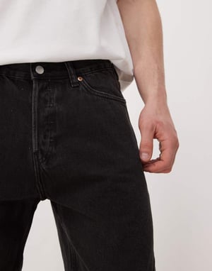Weekday Space avslappnade denimshorts i tonad svart lyx