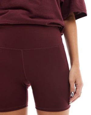Puma Evolve Training 5' tajta shorts i burgunder