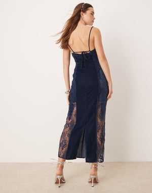 ASOS EDITION spetsbroderad sammetsmidiklänning i mörkblå