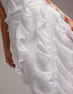 ASOS DESIGN Brudnäbbars racernacke sned ruffle maxiklänning i ljusblått