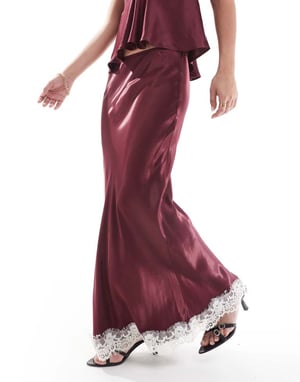 ASOS DESIGN satin spetsmix maxikjol i bordeaux co ord