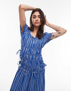 Topshop klänning med kort ärm och rynkade detaljer samt knytband i sidorna, blå randig