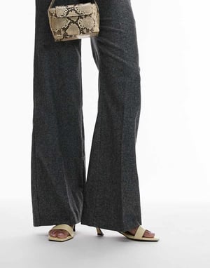Topshop Inga fyrkantiga tå slip-on sandaler med medelhög klack i ljusgul