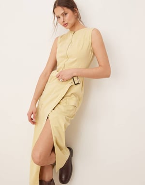 ASOS DESIGN twill midiklänning med sprund och spänne i acid wash stenbeige