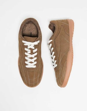 ASOS DESIGN sneakers i beige med frottéinredning