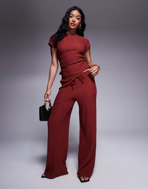 ASOS DESIGN strukturerade vida byxor med resårmidja i brunt