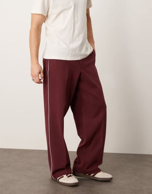 ASOS DESIGN smart vida byxor med sidopipningar i bordeaux