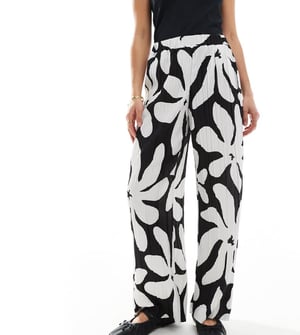 Vero Moda Petite hög midja vida plisserade byxor i monokromt blommönster