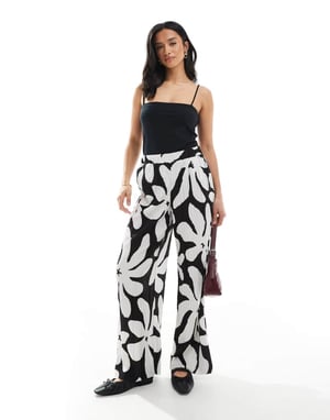 Vero Moda Petite hög midja vida plisserade byxor i monokromt blommönster