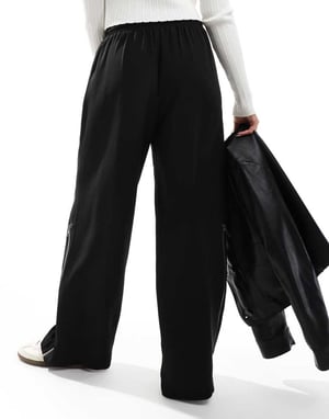 ASOS DESIGN byxor med dragkedja i sidan i svart
