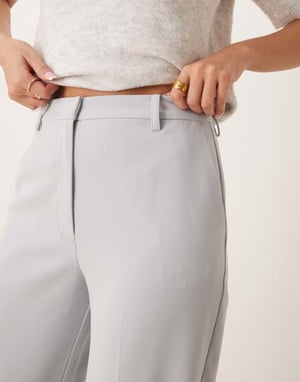 ASOS DESIGN skräddarsydda högmidjade raka byxor i ljusblått