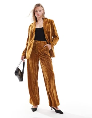 ASOS DESIGN skräddarsydda crinkle sammet byxor i guld