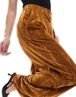 ASOS DESIGN skräddarsydda crinkle sammet byxor i guld