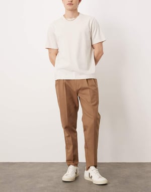 ASOS DESIGN smart tapered bomullschinosbyxor i brunt
