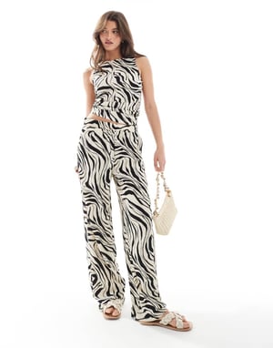 Vero Moda vida byxset i abstrakt svart-vit zebra