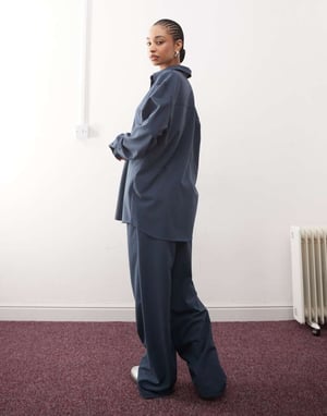 Återvunnen vintage unisex byxa med vida ben i marinblå koord