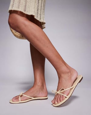 Simmi London Char sandaler med slitsar i pastellgult