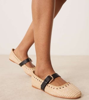 ASOS DESIGN Bred Passform Larson hålögd mary jane ballerina i naturlig väv
