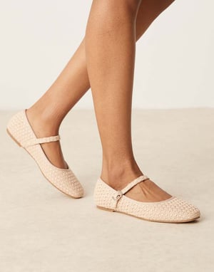 Glamorösa Mary Jane-ballerinor i raffia
