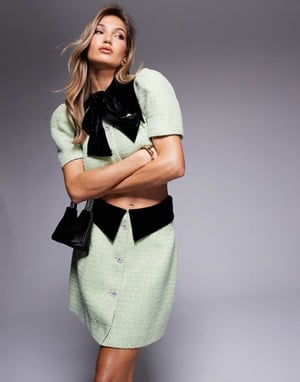ASOS LUXE bouclé- och sammet co-ord minikjol med dekorerade knappar i olivgrönt