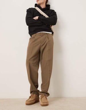 ASOS DESIGN smart oversize taperade byxor med mittveck i khaki