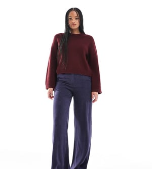 ASOS DESIGN Lång avslappnad rak benbyxa i linne med marinrand