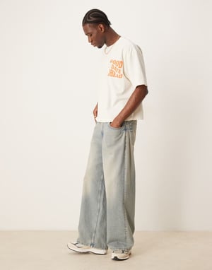 ASOS DESIGN oversized boxy t-shirt i off white med ryggtryck i off white