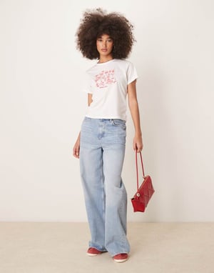 Abercrombie & Fitch kortärmad t-shirt med tryck i vitt