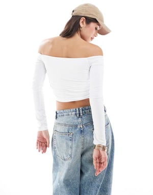 Hollister sömlös långärmad skrynklig off-shoulder omslagstopp i vitt