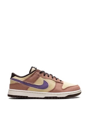 Dunk Low Retro SE Sneakers