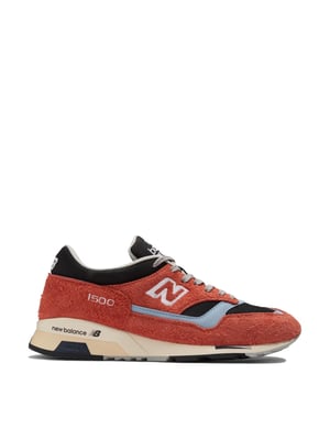 1500 stuks, gemaakt in het VK. Oranje Bloed sneakers.