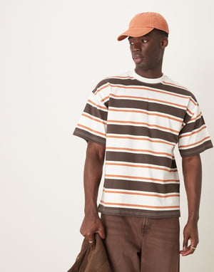 Utvald oversize tungviktig t-shirt i krämbrun rand.