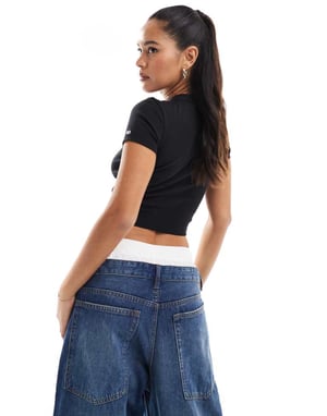 Tommy Jeans slim script t-shirt i svart