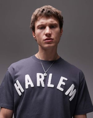 Topman premium avslappnad passform t-shirt med Harlem chenille broderi i tvättad grå