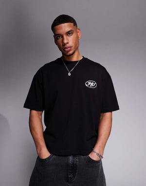 ASOS DESIGN boxy oversized t-shirt med textgrafik i svart