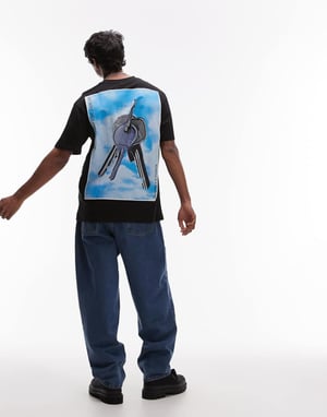 Topman avslappnad passform t-shirt med framsidan och baksidan nyckelapplikation i svart