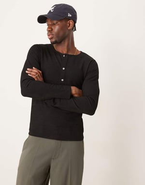 ASOS DESIGN muskelpassform långärmad boxy t-shirt med henleyhals i svart ribb