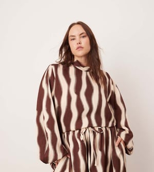 ASOS EDITION Curve höghalsad oversized topp-set i chokladvågigt mönster