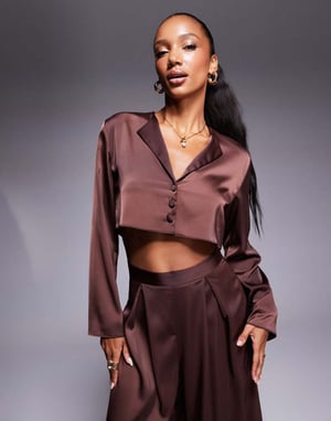 ASOS DESIGN kortad satinkoord skjorta i brun