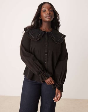 ASOS DESIGN curve volangkrage skjorta i tvättad twill