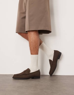 ASOS DESIGN loafers i brunt med vävd detalj
