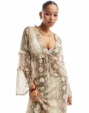ASOS DESIGN chiffongblus med volangdetalj i ormtryck