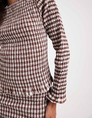 ASOS DESIGN rynkad slitsad halsringningstopp set i brun rutigt