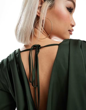 ASOS DESIGN satinfodrad bodysuit i grön