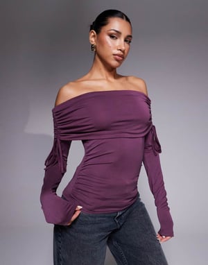 ASOS DESIGN mjuk handtag off shoulder rynkad långärmad topp i burgund